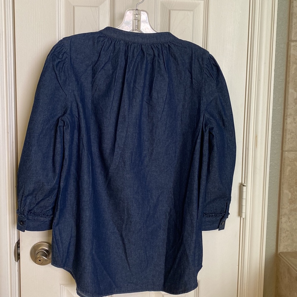 Draper James size S, chambray gathered shirt, dark washed blue - Picture 2 of 5